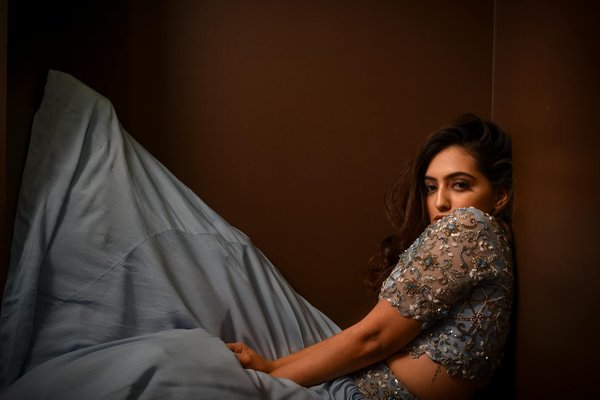 Quels sont les critères pour choisir une jupe midi pour une silhouette petite?