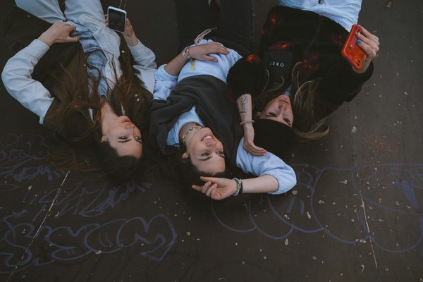 Quels sont les meilleurs exercices de renforcement du haut du corps pour les femmes pratiquant le pole dance?